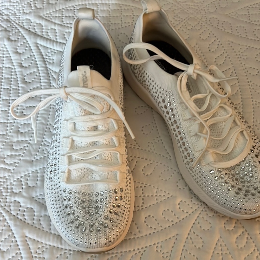 Aetrex White and Silver Sneakers with Breathable Design